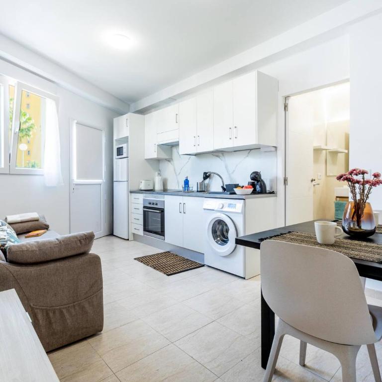 K1. Cozy Las Flores with Pool - Apartment - 8