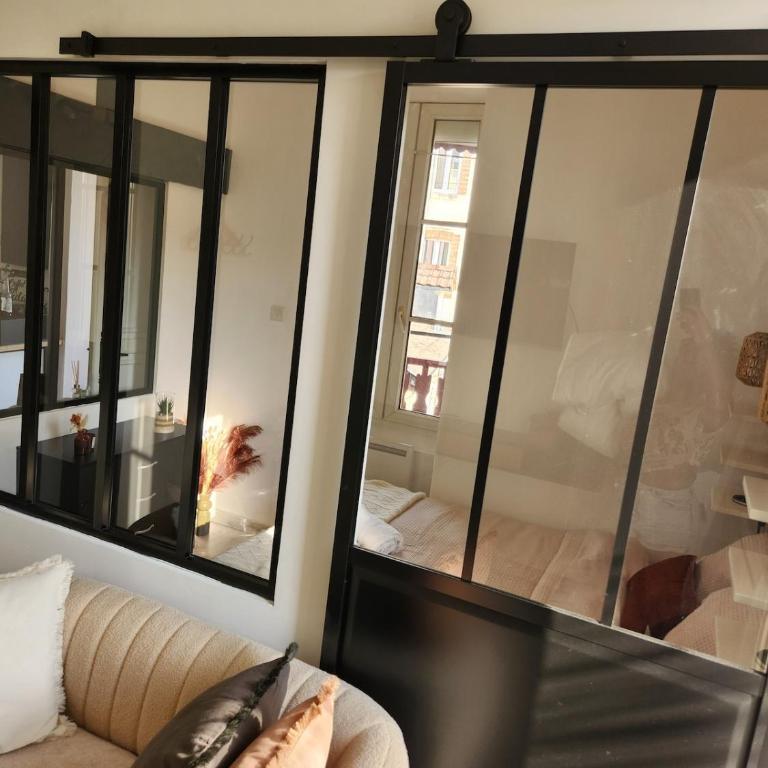 Cozy studio with sleeping area-cool comfort - One-Bedroom Apartment - 10