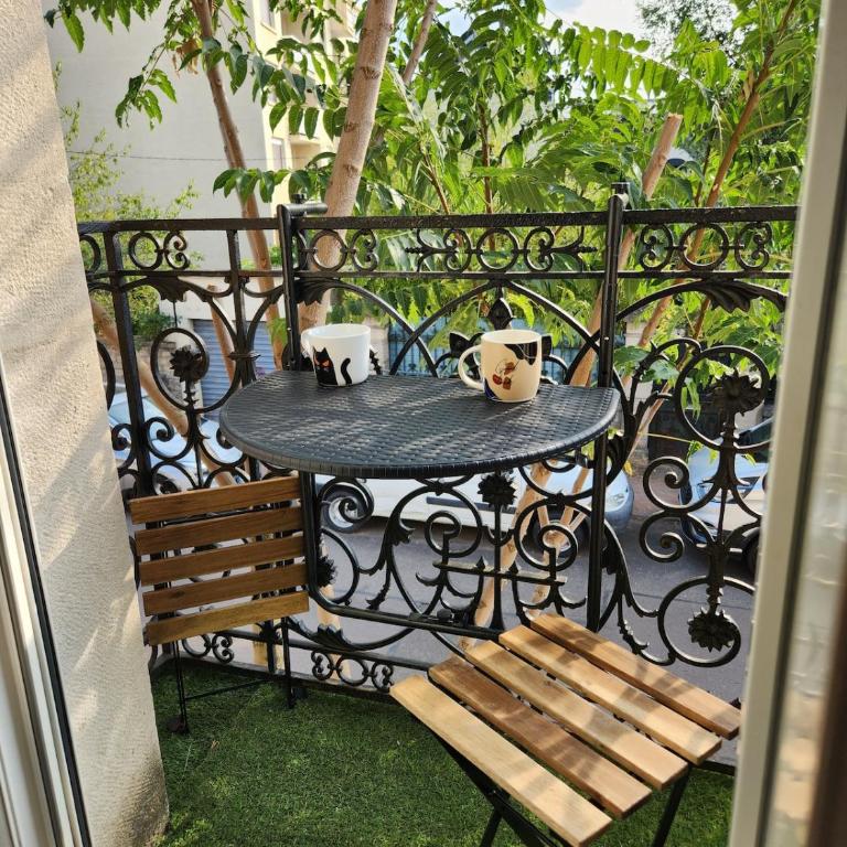 Cozy studio with sleeping area-cool comfort - One-Bedroom Apartment - 14