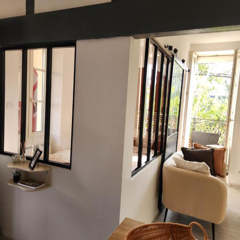 Cozy studio with sleeping area-cool comfort - One-Bedroom Apartment - 25