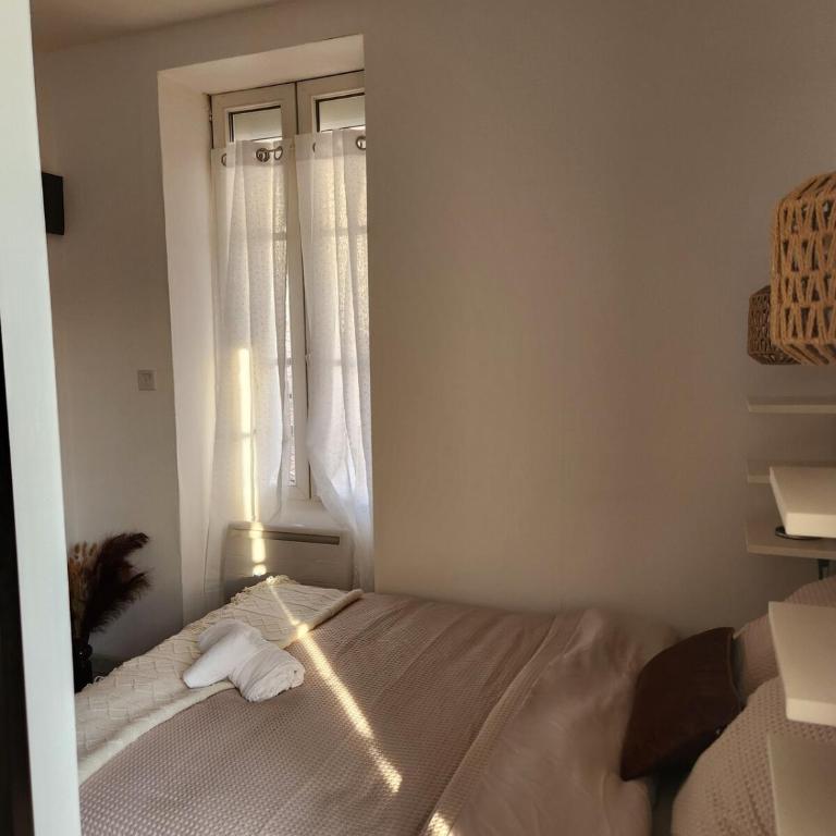 Cozy studio with sleeping area-cool comfort - One-Bedroom Apartment - 30