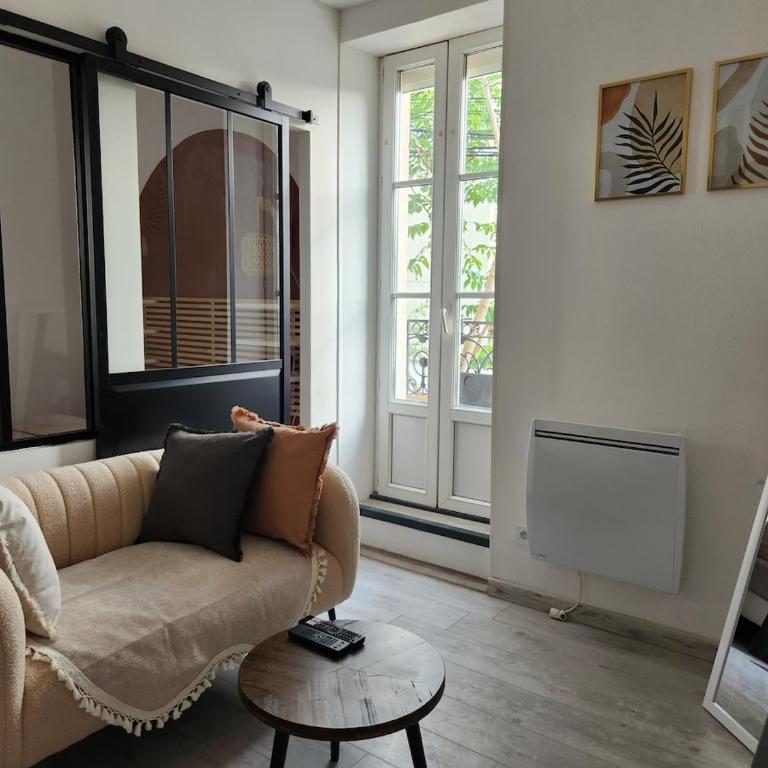 Cozy studio with sleeping area-cool comfort - One-Bedroom Apartment - 32