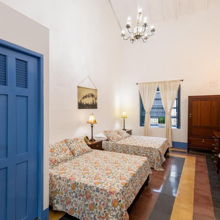 Colonial house in Santa Fe de Antioquia & jacuzzi - Superior Queen Room with Two Queen Beds - 1