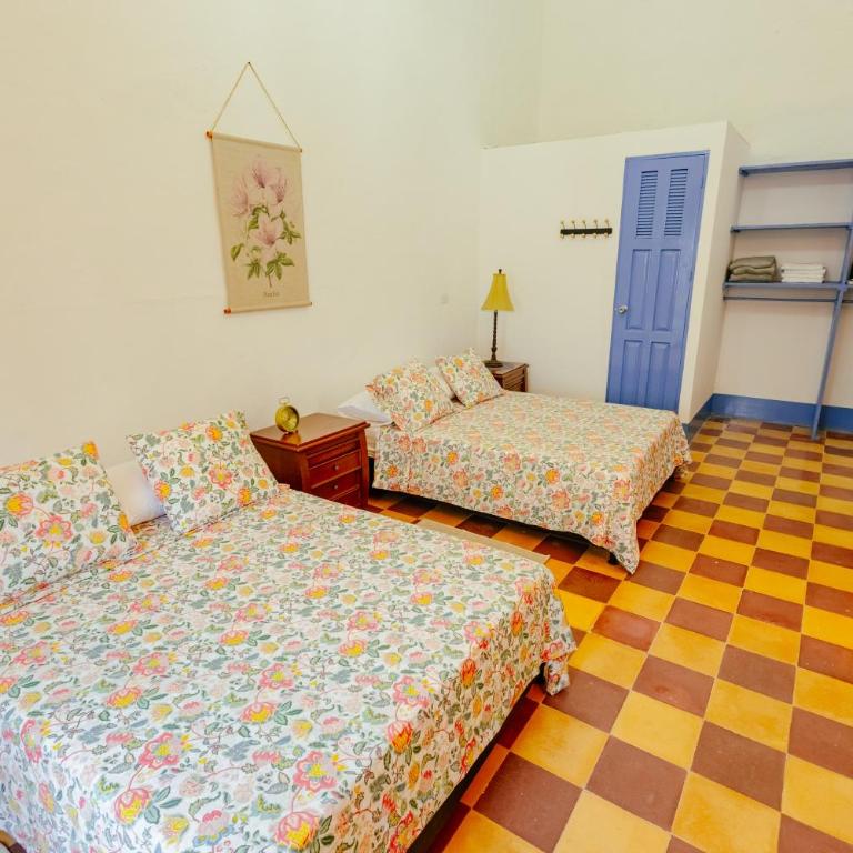 Colonial house in Santa Fe de Antioquia & jacuzzi - Executive Queen Room with Two Queen Beds - 4