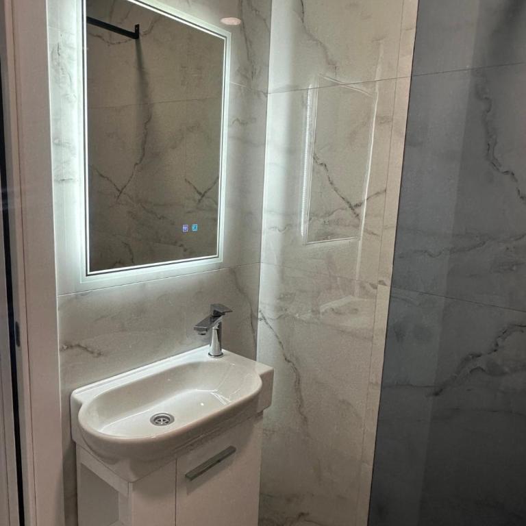 LaNy CENTRAL APARTMENT - Two-Bedroom Apartment - 22