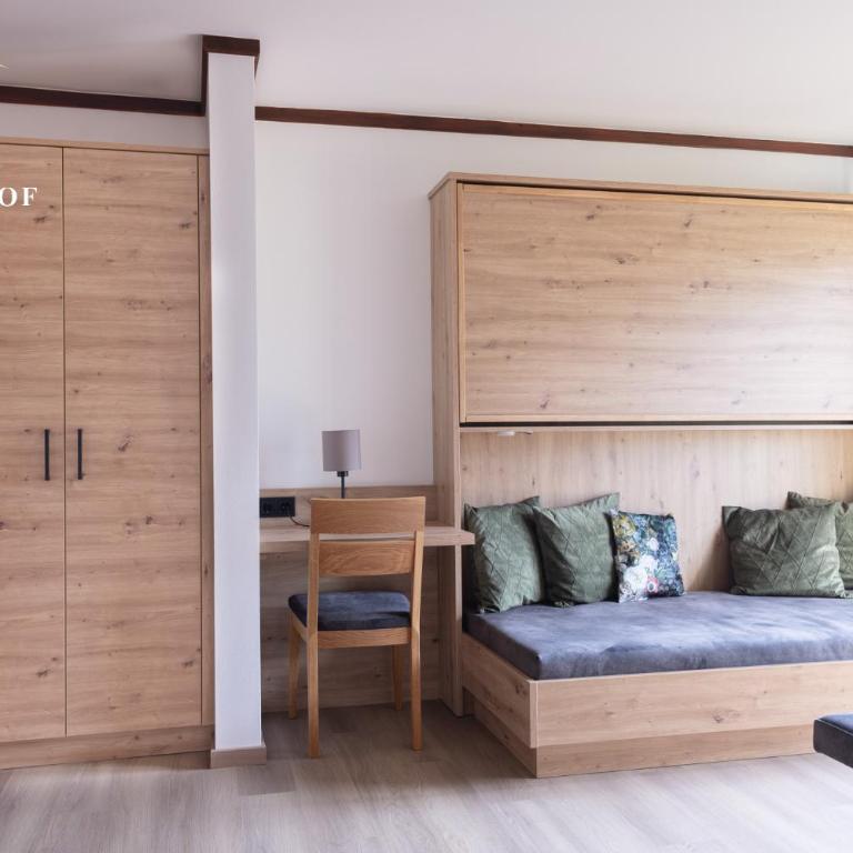 Hackerhof Apartments&Zimmer - Two-Bedroom Deluxe Apartment with Balcony - 8