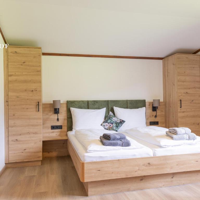 Hackerhof Apartments&Zimmer - Two-Bedroom Deluxe Apartment with Balcony - 9