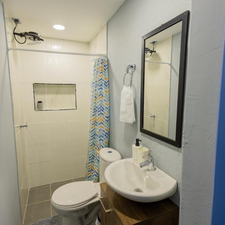 Colonial house in Santa Fe de Antioquia & jacuzzi - Superior Queen Room - 2