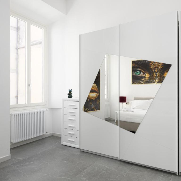 Borghese Palace Luxury Apartment - Three-Bedroom Premium Apartment with Balcony - 7