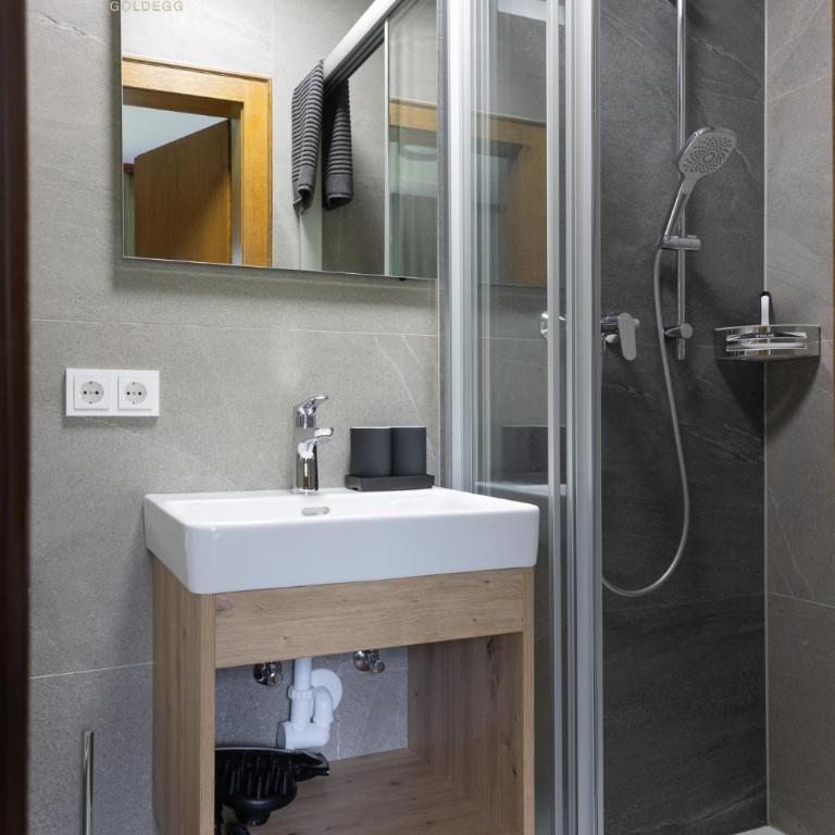Hackerhof Apartments&Zimmer - Classic Quadruple Room - 4