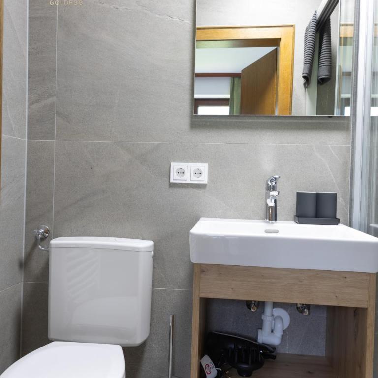 Hackerhof Apartments&Zimmer - Classic Quadruple Room - 3