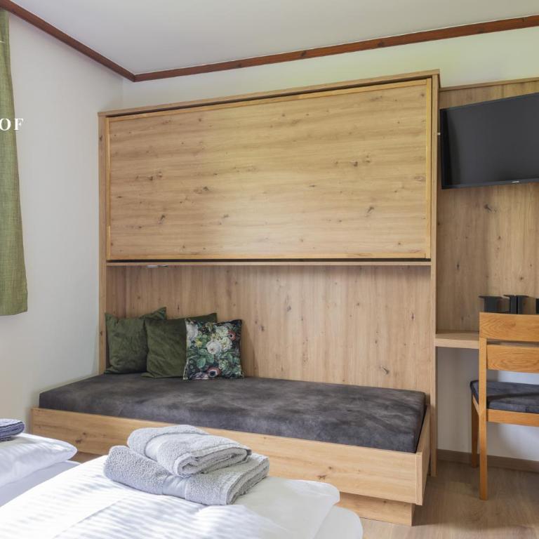 Hackerhof Apartments&Zimmer - Classic Quadruple Room - 5