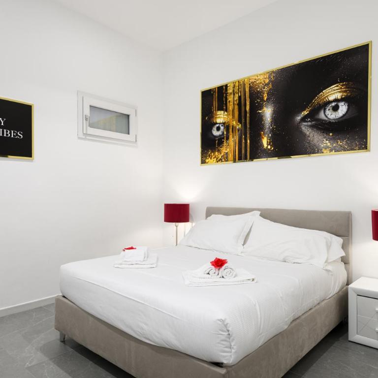 Borghese Palace Luxury Apartment - Three-Bedroom Premium Apartment with Balcony - 16