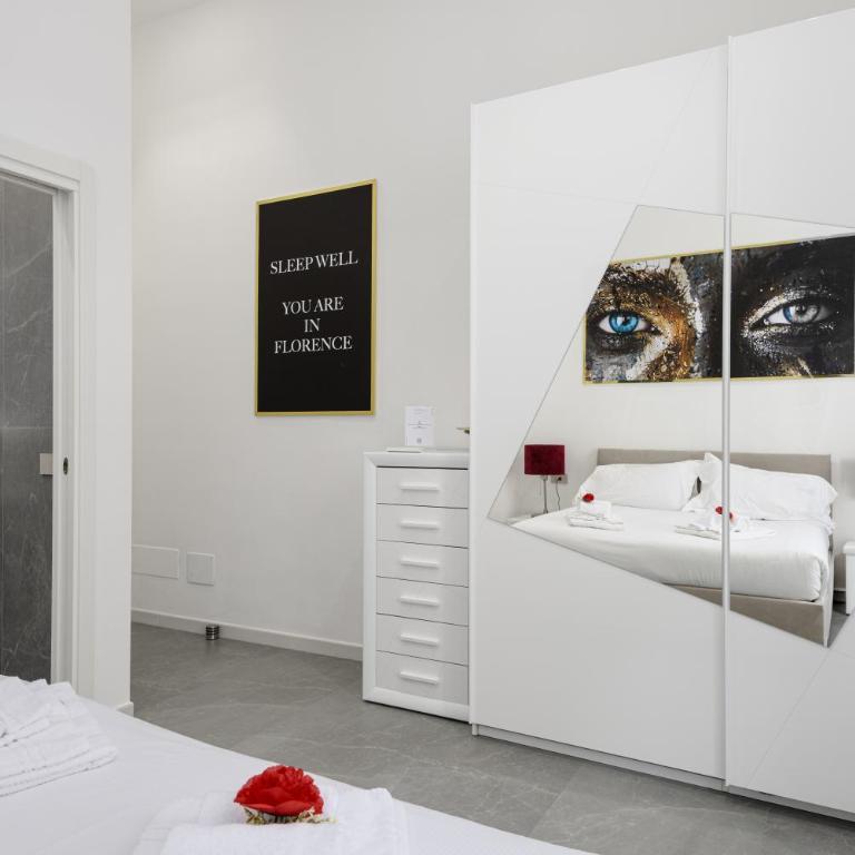 Borghese Palace Luxury Apartment - Three-Bedroom Premium Apartment with Balcony - 11