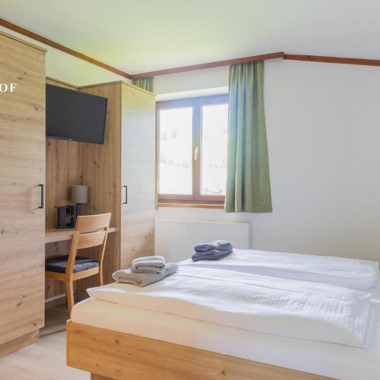 Hackerhof Apartments&Zimmer - Two-Bedroom Deluxe Apartment with Balcony - 8