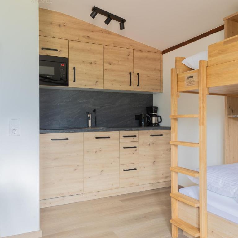 Hackerhof Apartments&Zimmer - Two-Bedroom Deluxe Apartment with Balcony - 10