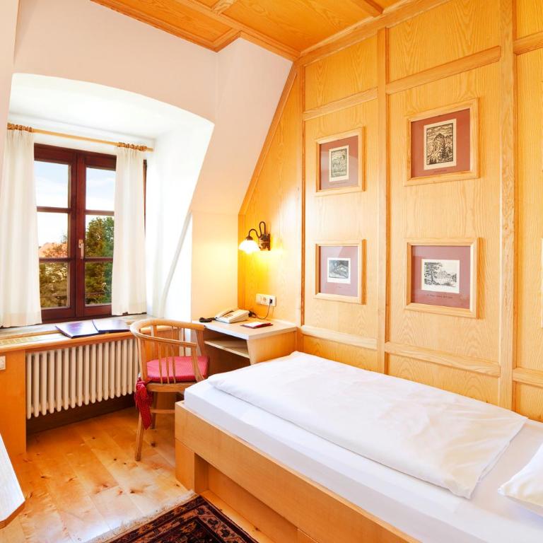 Hotel Hirsch - Einzelzimmer im Hauptgebäude - 2