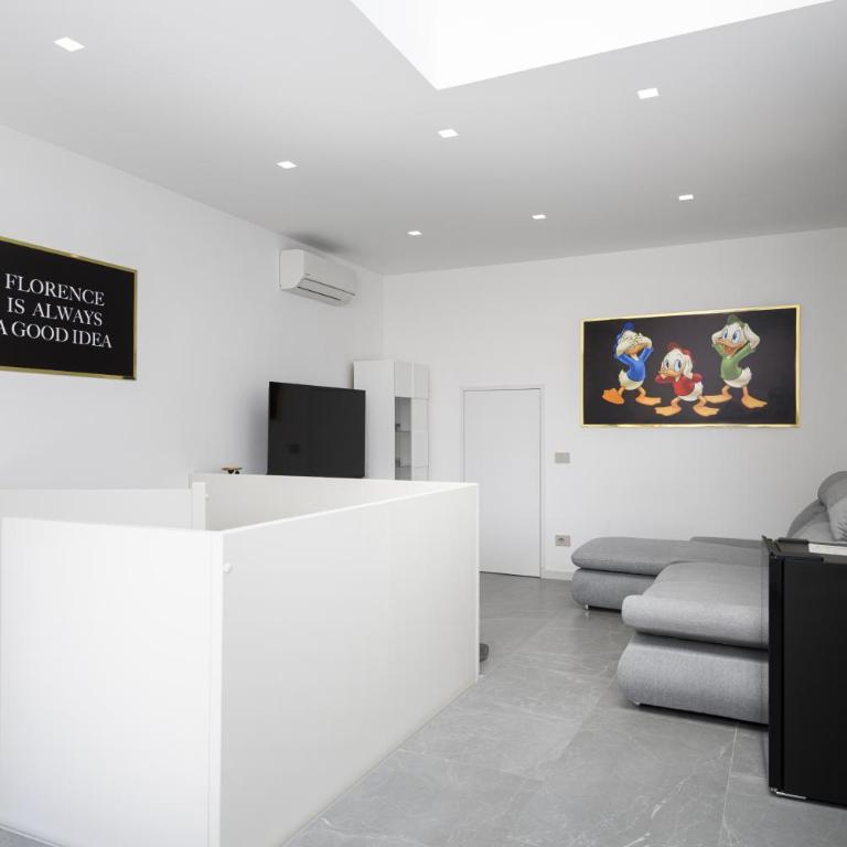 Borghese Palace Luxury Apartment - Three-Bedroom Premium Apartment with Balcony - 25