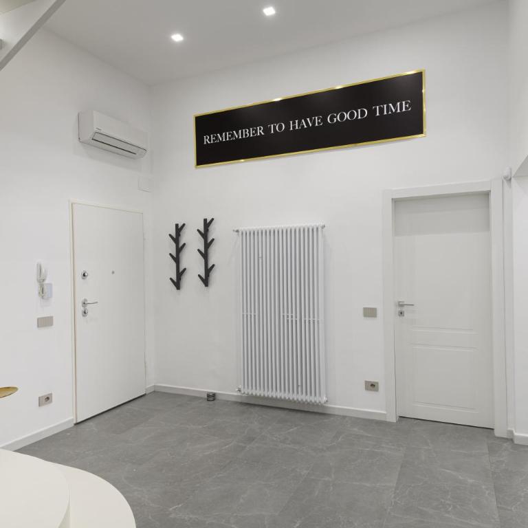 Borghese Palace Luxury Apartment - Three-Bedroom Premium Apartment with Balcony - 20