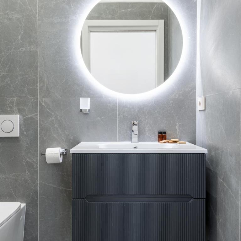 Borghese Palace Luxury Apartment - Three-Bedroom Premium Apartment with Balcony - 22