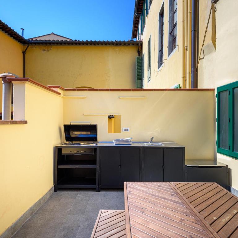 Borghese Palace Luxury Apartment - Three-Bedroom Premium Apartment with Balcony - 29