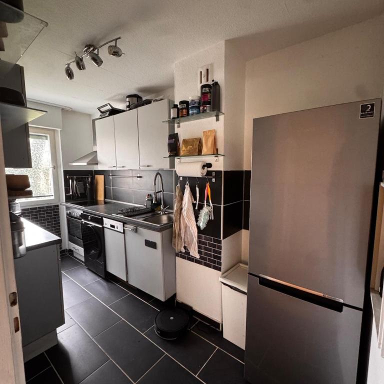 Luxury garden apartment Arabella Park 15 minutes to the city Oktoberfest - Three-Bedroom Apartment - 11