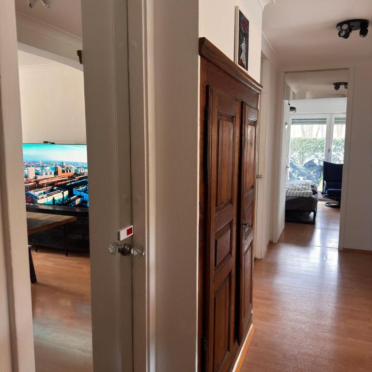 Luxury garden apartment Arabella Park 15 minutes to the city Oktoberfest - Three-Bedroom Apartment - 18