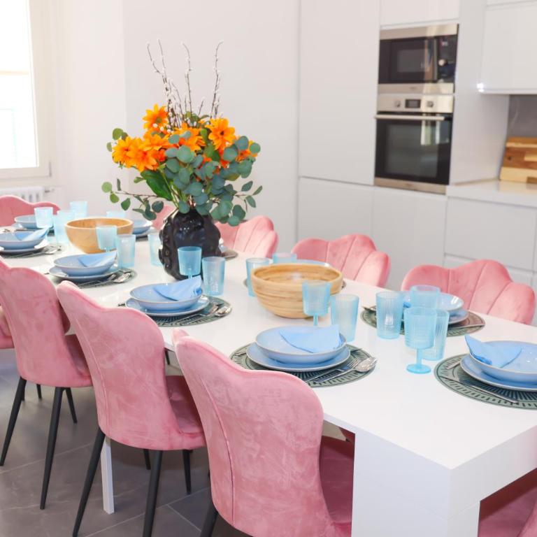 Borghese Palace Luxury Apartment - Three-Bedroom Premium Apartment with Balcony - 4