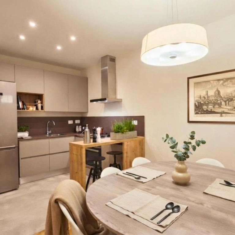 Central & Comfort apartments - Duomo views - Four-Bedroom Deluxe Apartment - 4
