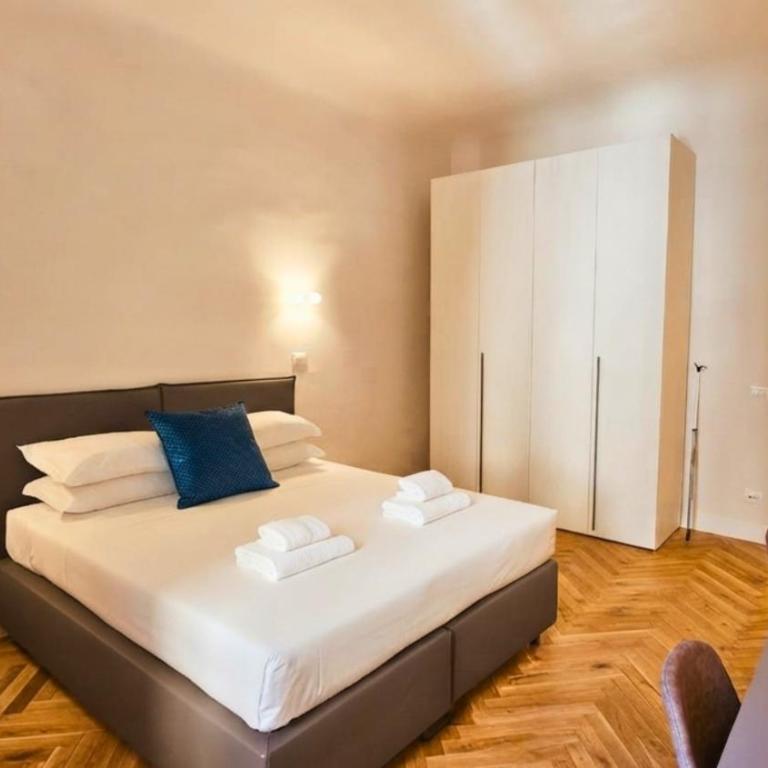 Central & Comfort apartments - Duomo views - Four-Bedroom Deluxe Apartment - 8