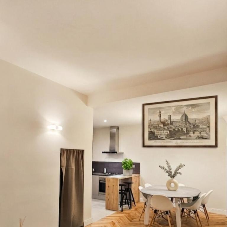 Central & Comfort apartments - Duomo views - Four-Bedroom Deluxe Apartment - 6