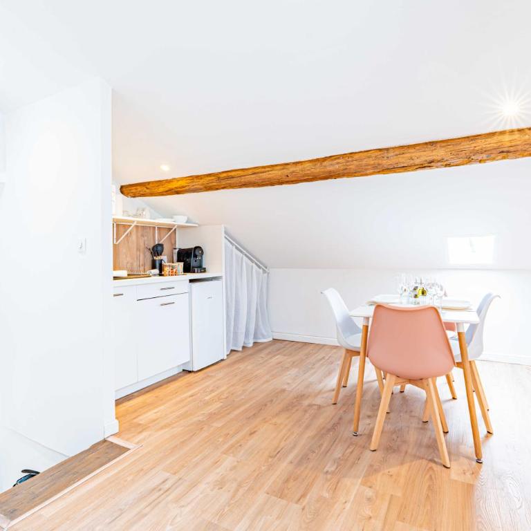 Les Suites du 48J Design 7 Suites Clim et kitchenette centre ville - Suite Familiale - 8