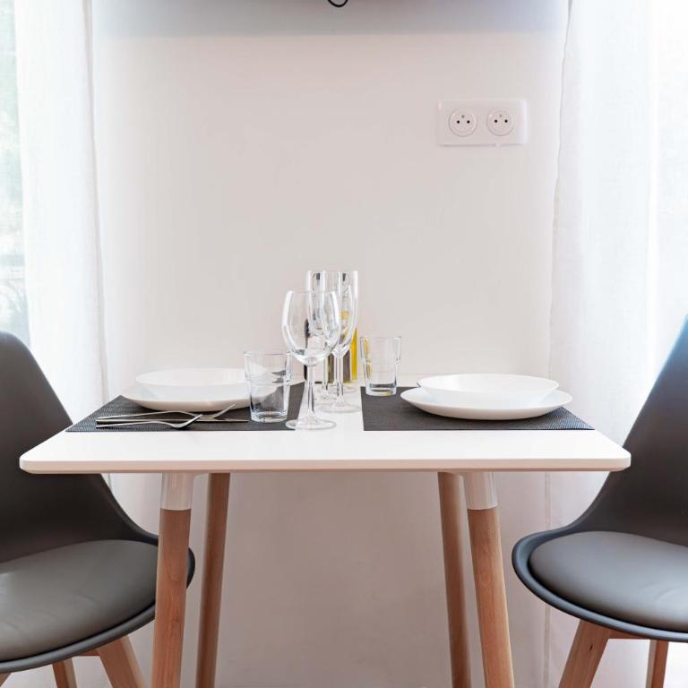 Les Suites du 48J Design 7 Suites Clim et kitchenette centre ville - Suite avec Balcon - 12