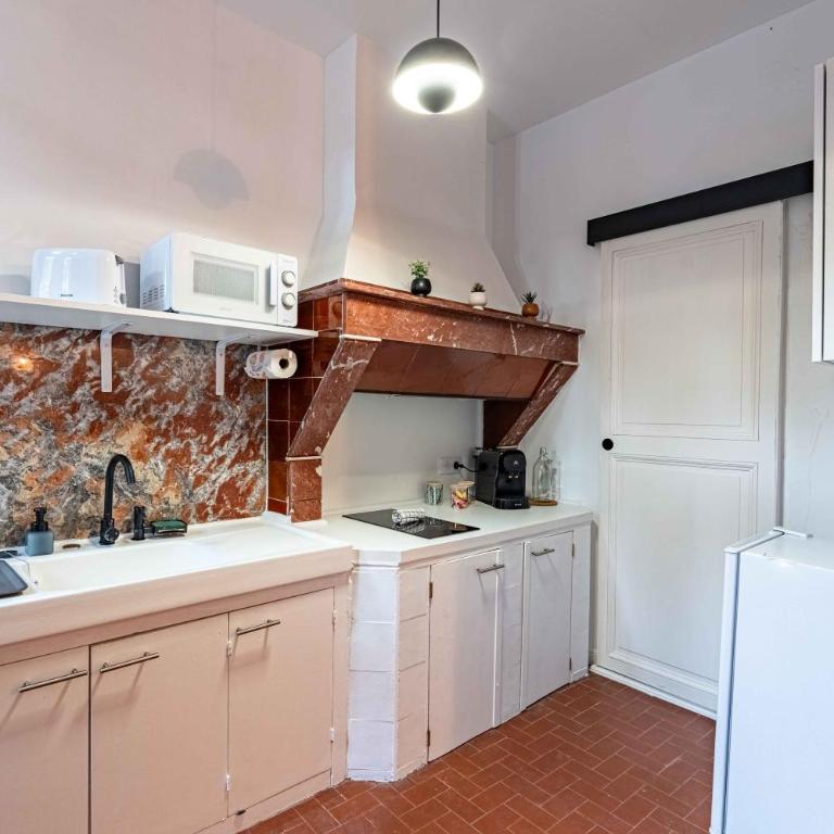 Les Suites du 48J Design 7 Suites Clim et kitchenette centre ville - Suite avec Balcon - 20