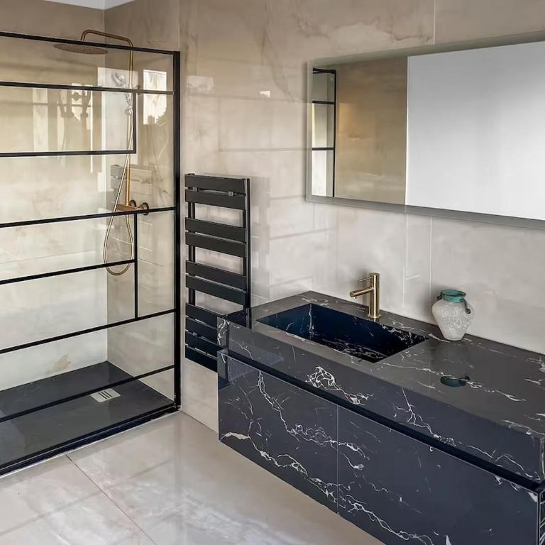 Stunning modern villa for up to 30 people - Villa - 26