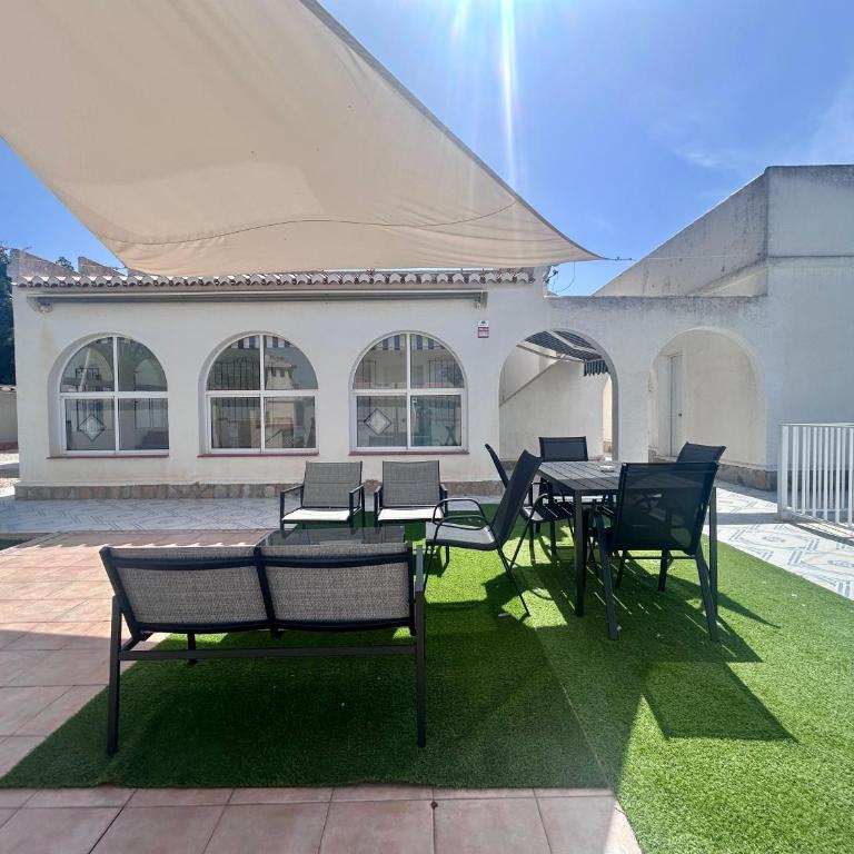 Villa with Pool, Chill-Out & BBQ - Haus mit 4 Schlafzimmern - 68