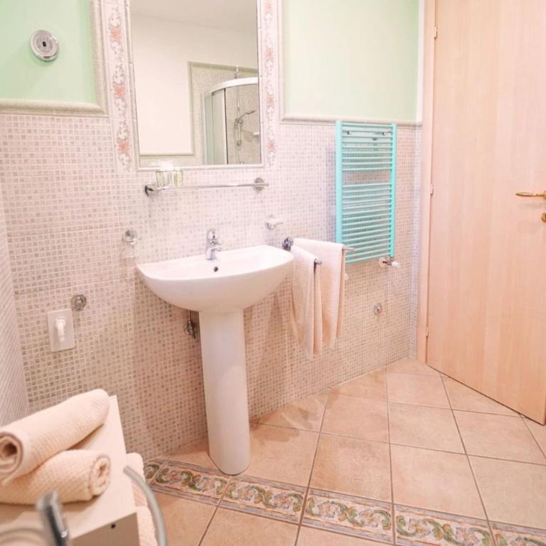 Villa Vittoria - Camera Tripla Comfort con Doccia - 43