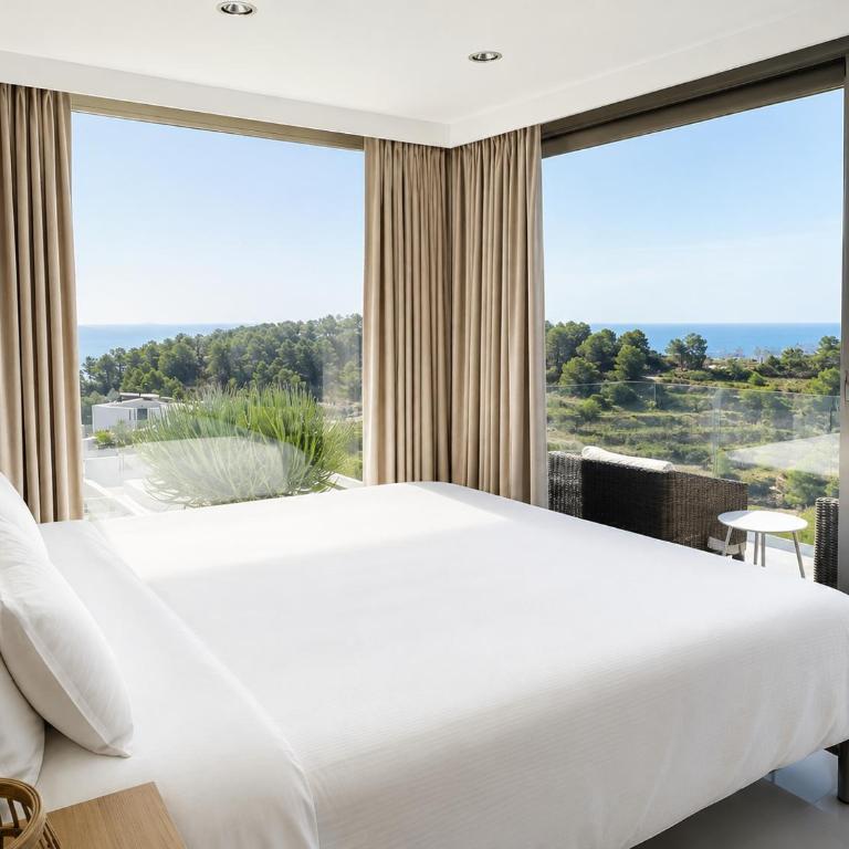 Moonlit BB Spa Art boutique Cab - Deluxe Double Room with Balcony and Sea View - 1
