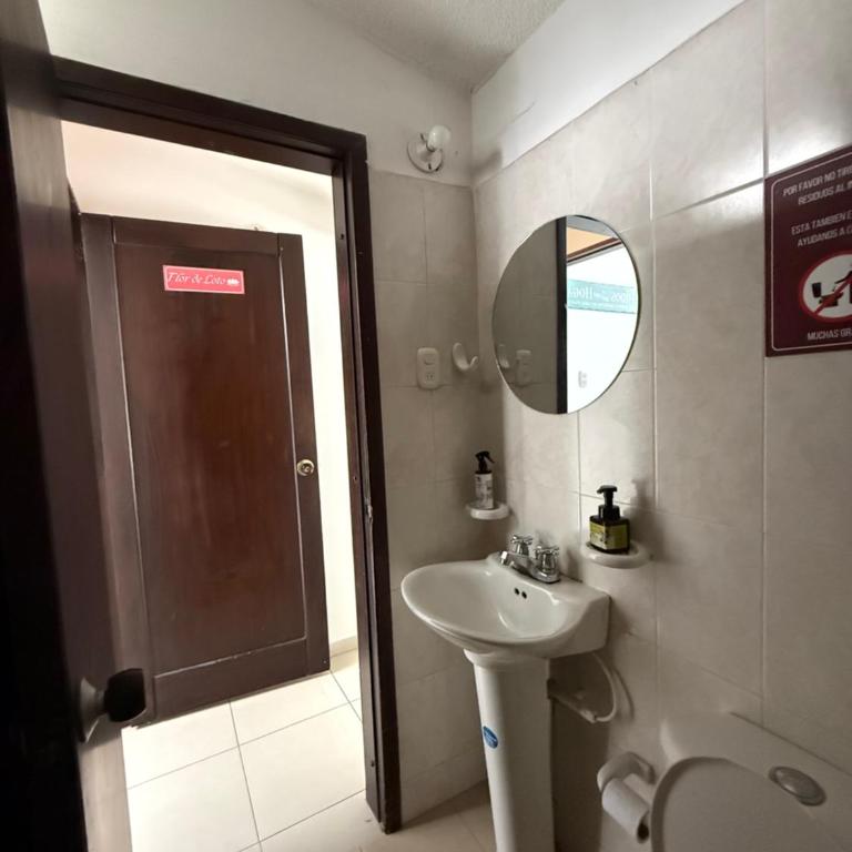 Oxford House Hostel - Double Room with Private Bathroom - 6