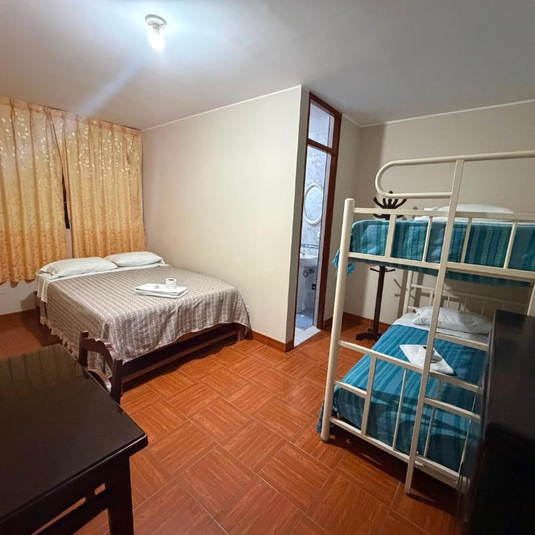 Hospedaje Las Casuarinas - Family Room with Private Bathroom - 1