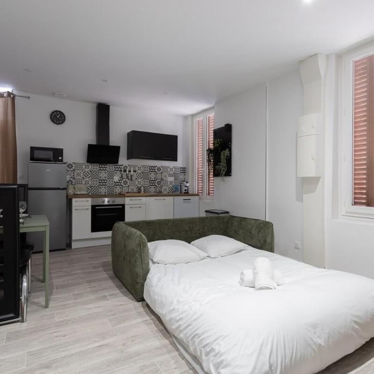 Curie 1er - Appart cosy & calme à 5 min de la gare - Apartment - 6