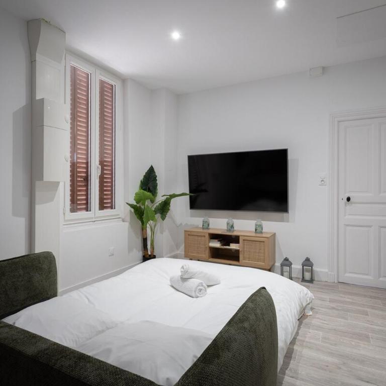 Curie 1er - Appart cosy & calme à 5 min de la gare - Apartment - 12