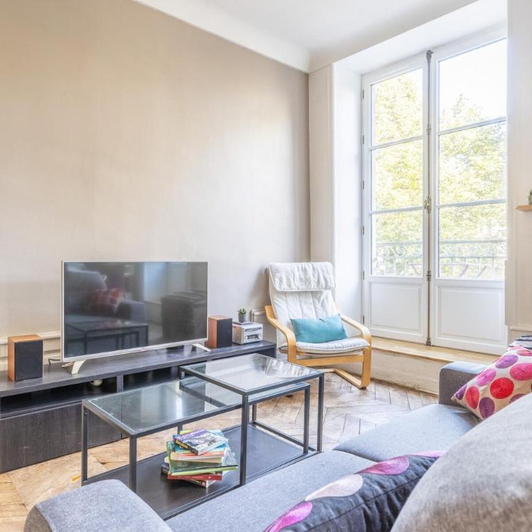 Herem Charme de l ancien en centre ville - Apartment - 17