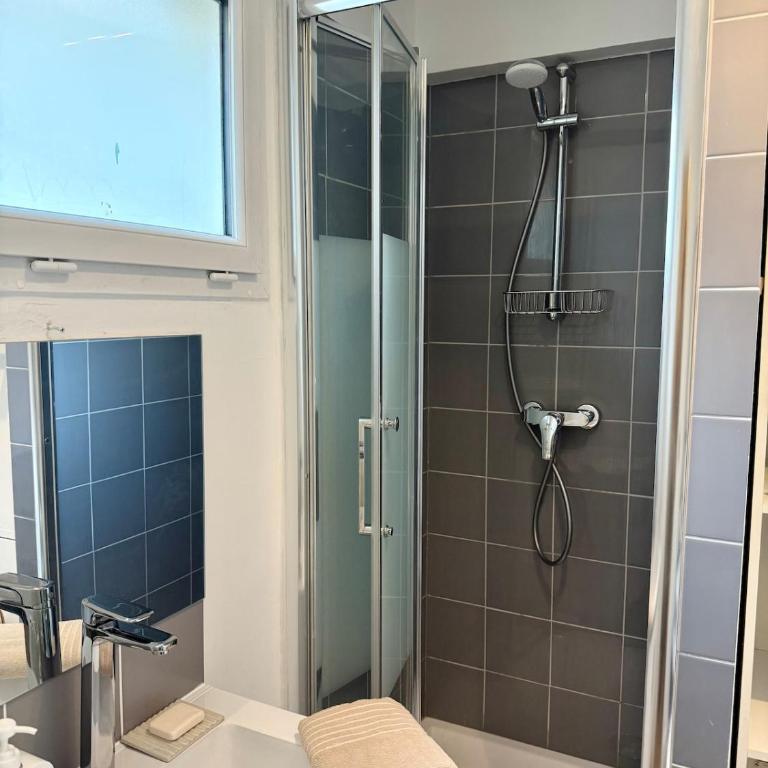 Bright flat with terrace & vue on Canal St Martin - Appartement avec Vue et Balcon - 14