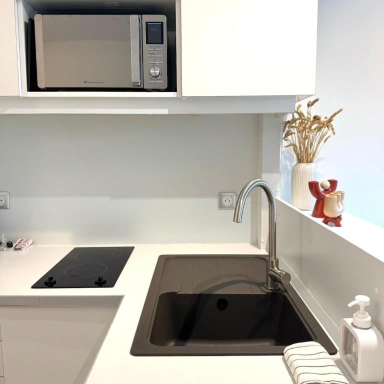 Bright flat with terrace & vue on Canal St Martin - Appartement avec Vue et Balcon - 23