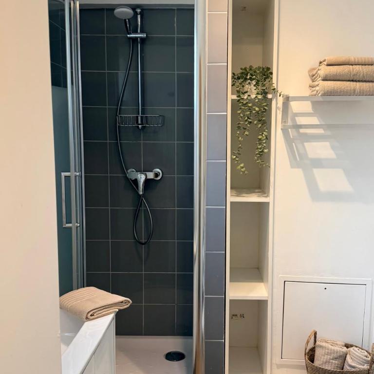 Bright flat with terrace & vue on Canal St Martin - Appartement avec Vue et Balcon - 6
