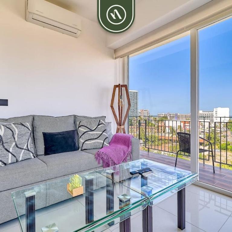 Equipped 1BR Condo with Private Balcony - Pool - Casa - 6