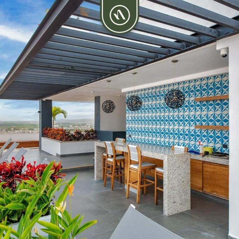 Equipped 1BR Condo with Private Balcony - Pool - Casa - 36