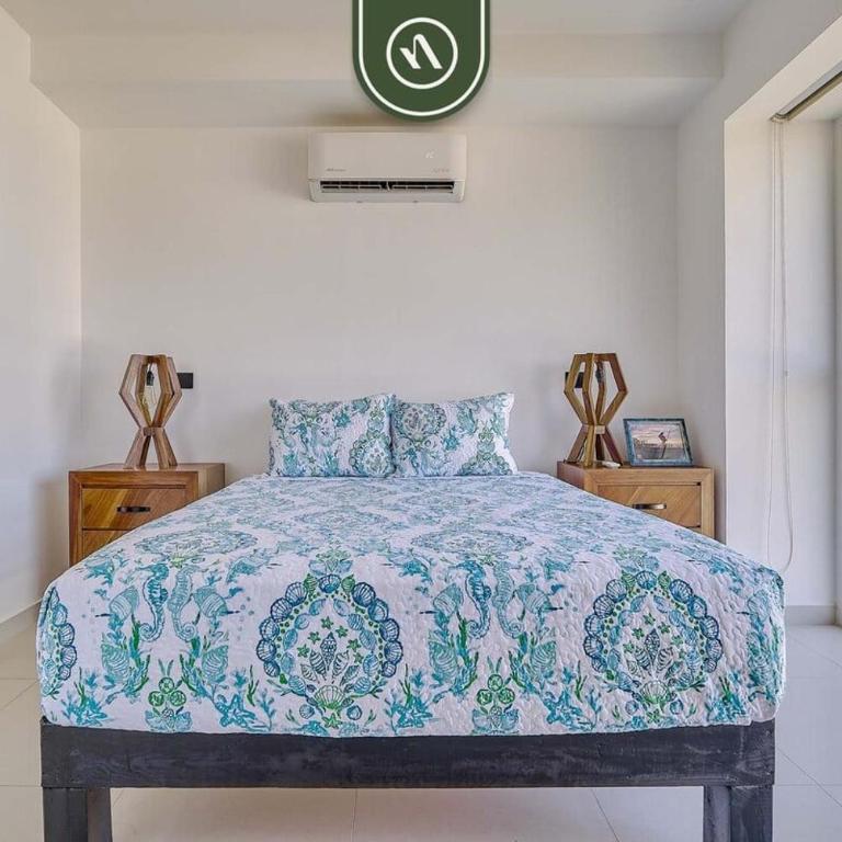 Equipped 1BR Condo with Private Balcony - Pool - Casa - 21