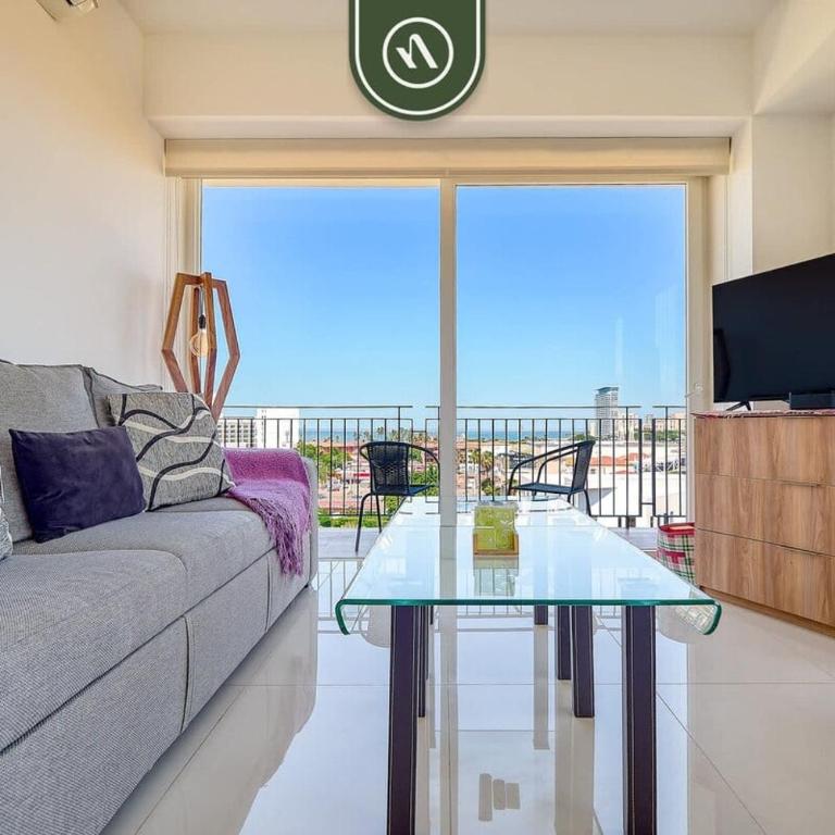 Equipped 1BR Condo with Private Balcony - Pool - Casa - 3